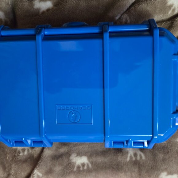 Seahorse Waterproof Locking Box w/Bottles - Picture 6 of 6